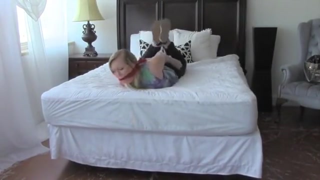 girl tied on bed and escapes
